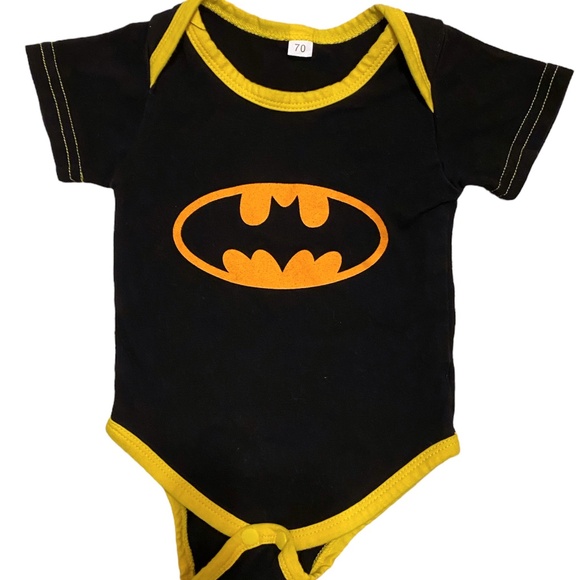 Baby Batman 0-3 months 3 Piece Batman baby outfit Costume & booties and beanie - Picture 2 of 7